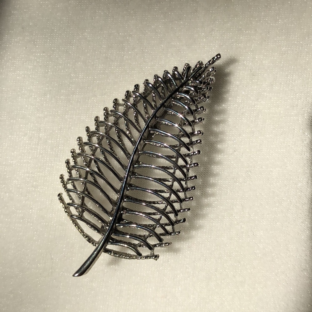 Silver Leaf Brooch. Stamped S.H.P. - Picture 4 of 13